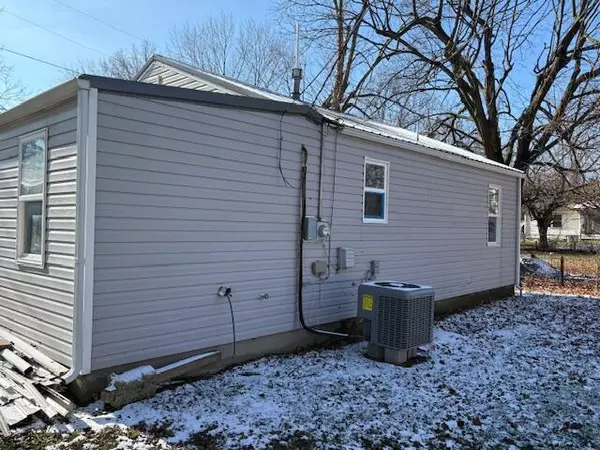 Aurora, MO 65605,221 W South ST