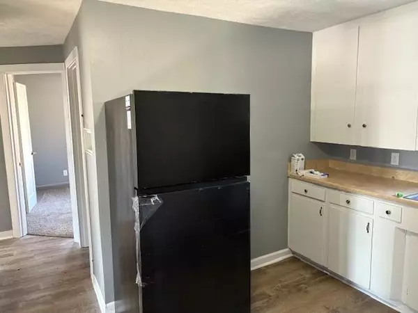 Aurora, MO 65605,221 W South ST