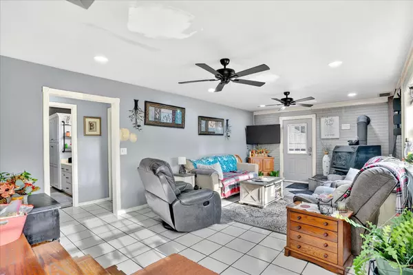 Aurora, MO 65605,6535 Farm Road 1245