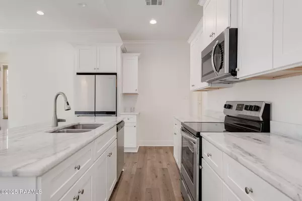 Lafayette, LA 70506,211 Alpine DR