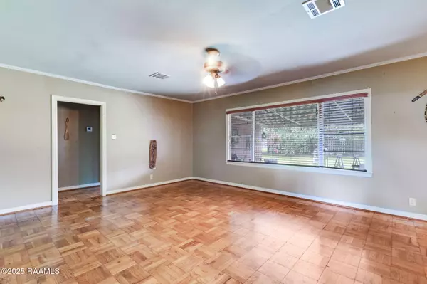 Lafayette, LA 70506,102 White CIR