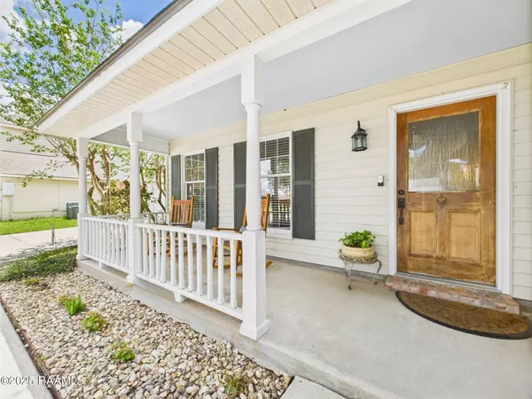 Lafayette, LA 70506,206 Candlelight DR