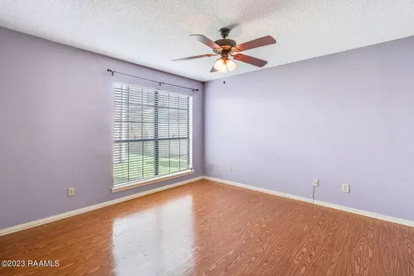 Lafayette, LA 70508,1304 E Bayou Pkwy #4b