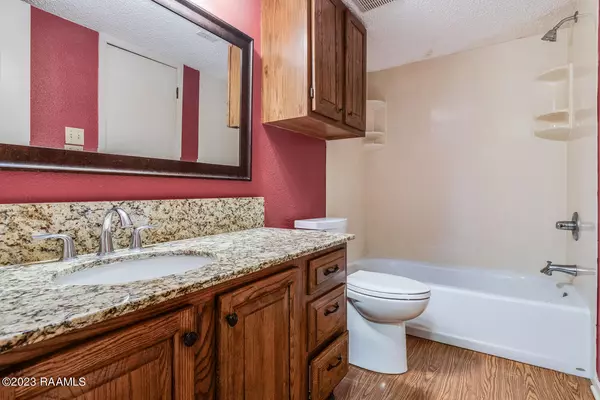 Lafayette, LA 70508,1304 E Bayou Pkwy #4b