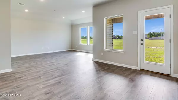 Lafayette, LA 70501,302 White Pine DR