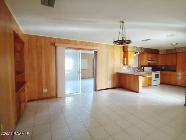 Lafayette, LA 70501,117 Ash LN