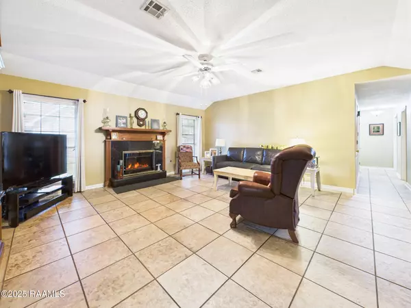 Lafayette, LA 70506,104 Esperance LN