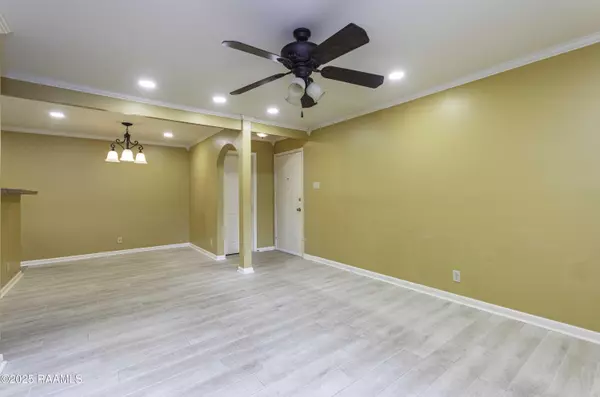 Lafayette, LA 70503,220 Doucet RD #144f