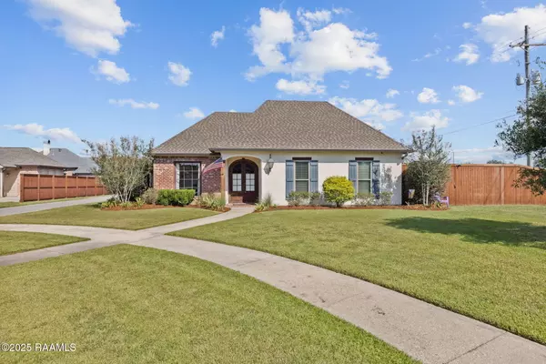 221 Cresthill DR,  Youngsville,  LA 70592