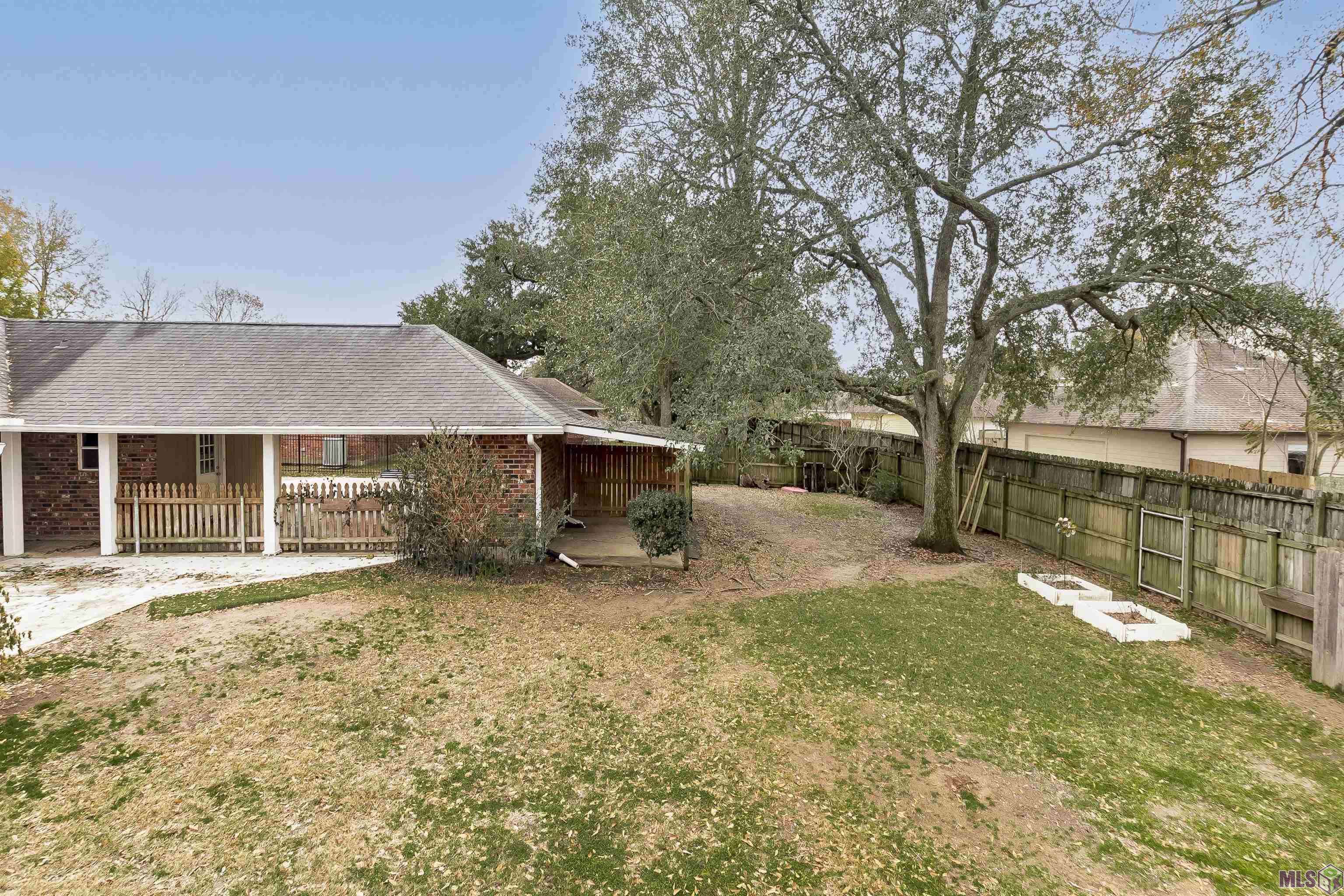 Baton Rouge, LA 70817,15533 Confederate Dr