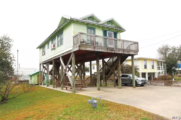 223 Santiny Lane, Grand Isle, LA 70358