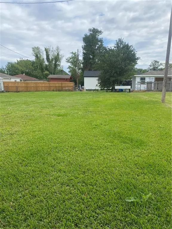 61 E Chalmette Circle, Chalmette, LA 70043