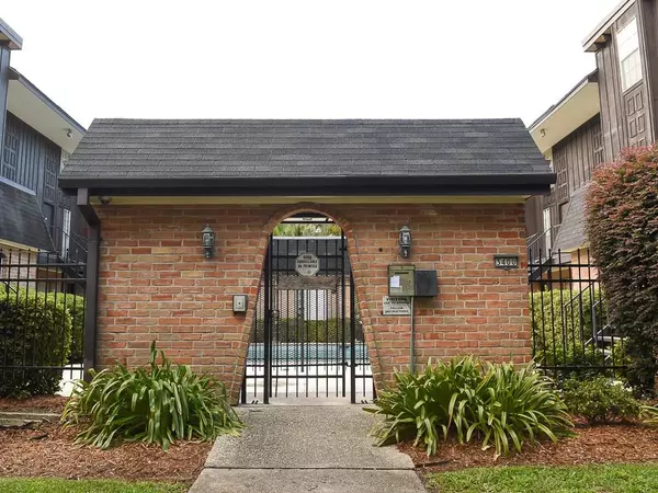 3400 N Arnoult Road #107, Metairie, LA 70002