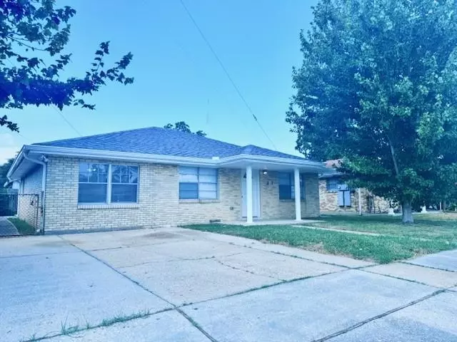 303 E Josephine Street, Chalmette, LA 70043