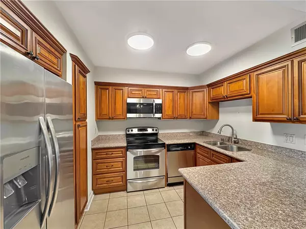 New Orleans, LA 70115,3000 St Charles Avenue #307