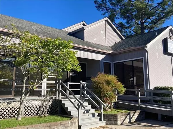 Mandeville, LA 70471,639 N Lotus Drive #1-3