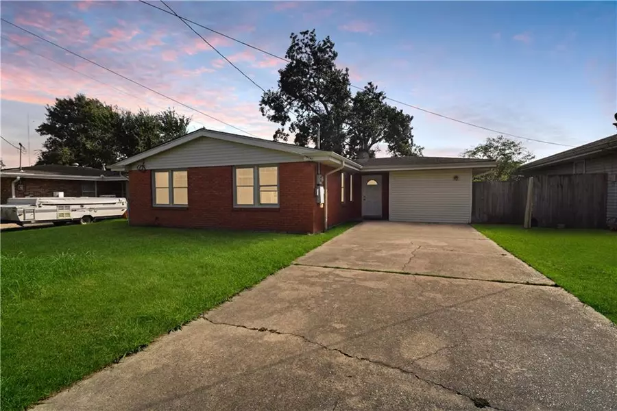 2911 Buffon Street, Chalmette, LA 70043