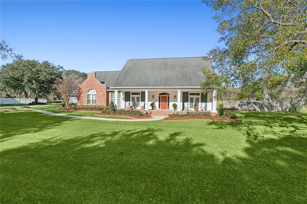 242 Sarah Victoria Drive, Belle Chasse, LA 70037