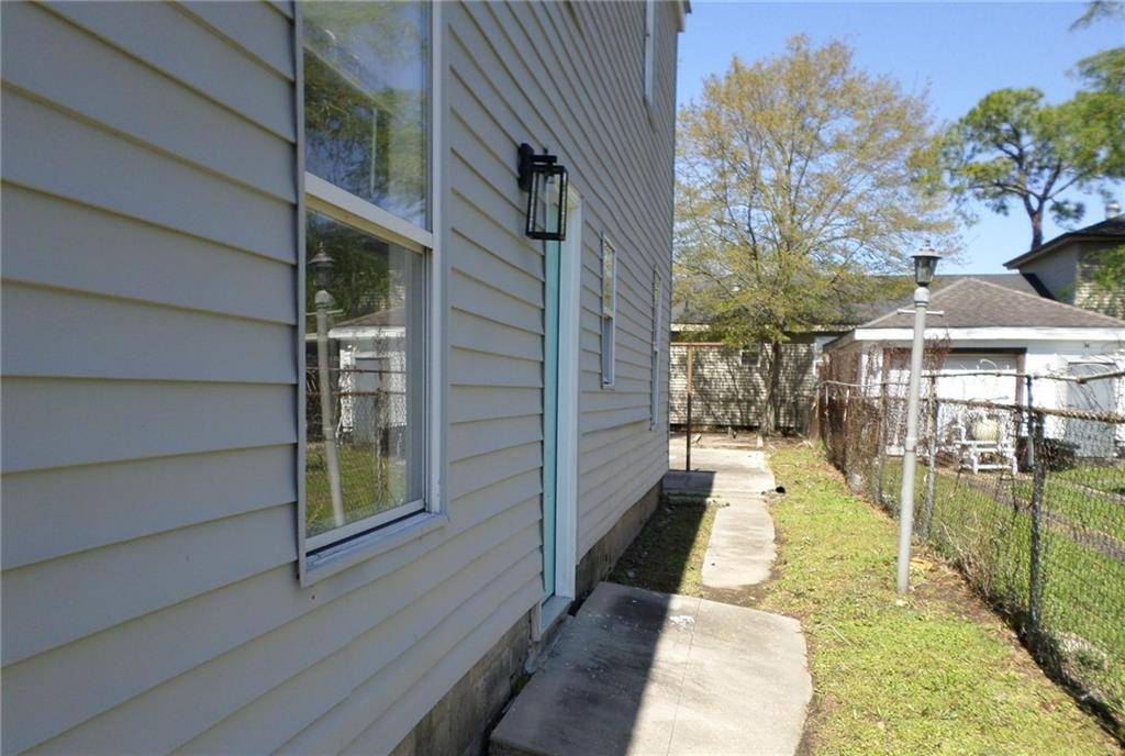 New Orleans, LA 70122,2147 Carnot Street