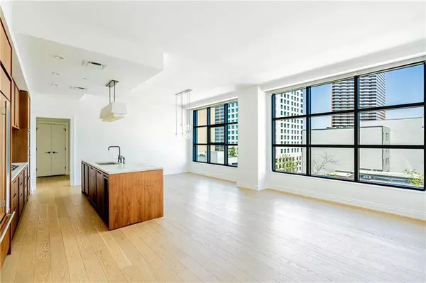 New Orleans, LA 70113,1001 Julia Street #6D