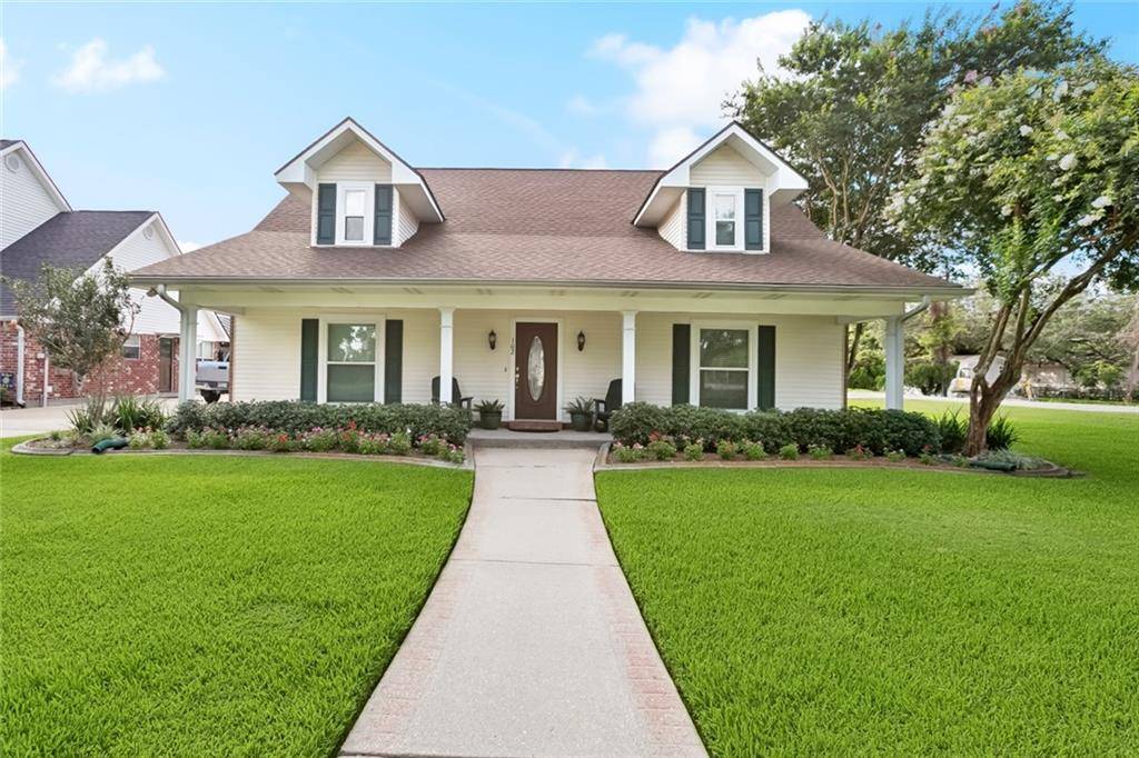 102 Gondrella Drive, Belle Chasse, LA 70037