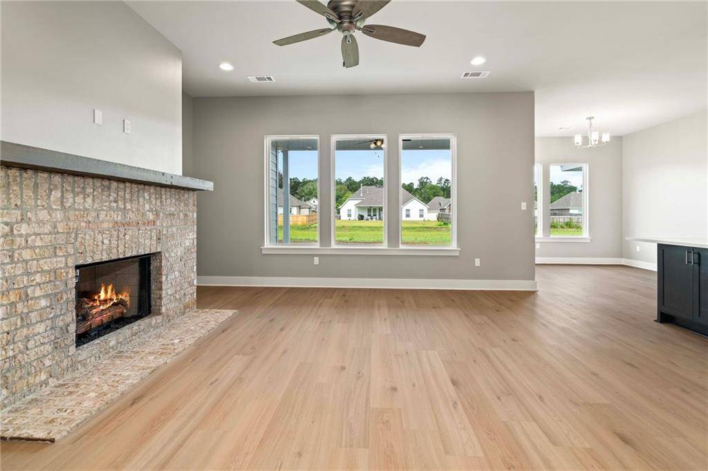 Covington, LA 70435,72661 Robindale Drive