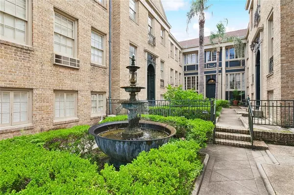 New Orleans, LA 70115,3300 St Charles Avenue #2