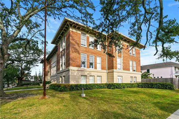 New Orleans, LA 70119,800 N Rendon Street #206