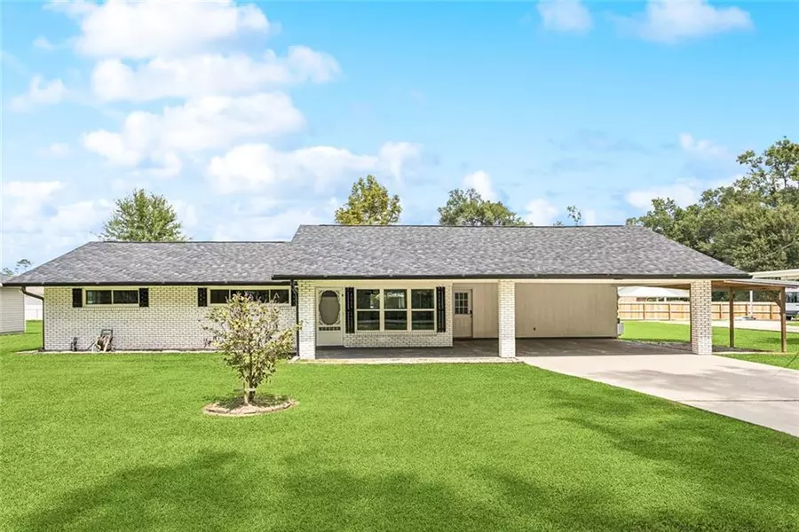 30185 Julia Street, Albany, LA 70711