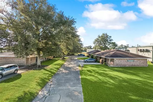 14106 W Club Deluxe Road, Hammond, LA 70403