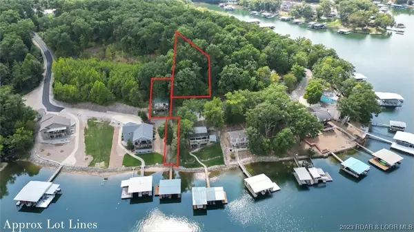 432 Spring RD, Lake Ozark, MO 65049