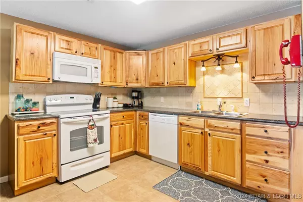 Lake Ozark, MO 65049,905 Lucy RD