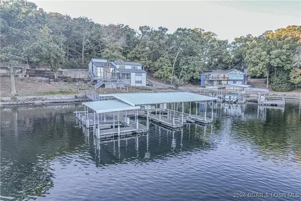 38 Oak RD, Lake Ozark, MO 65049