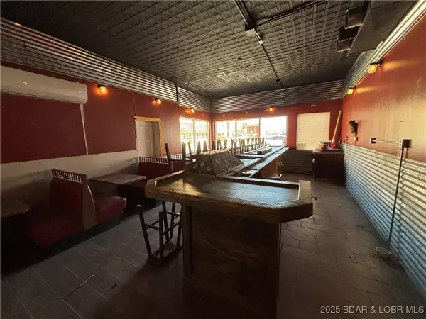 Versailles, MO 65084,105 Monroe ST