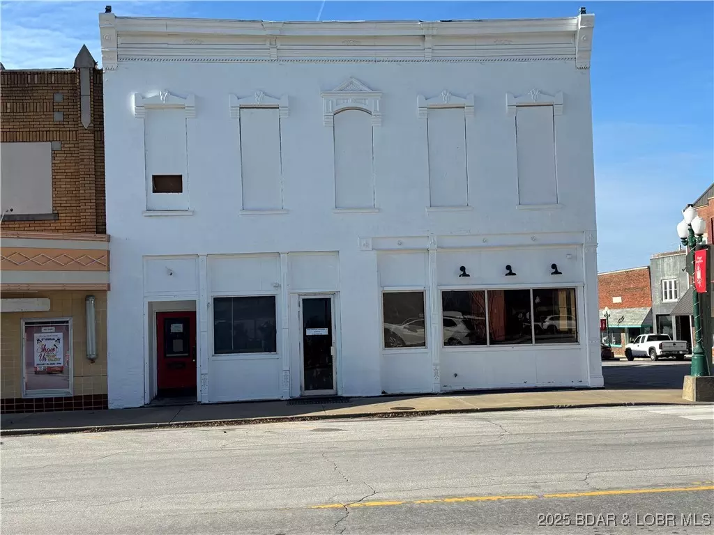 Versailles, MO 65084,105 Monroe ST