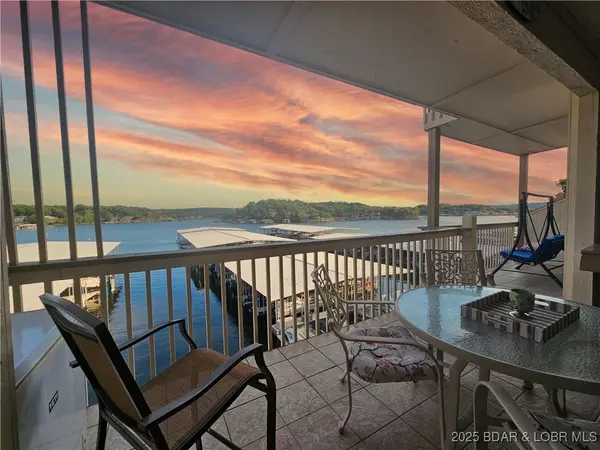 86 Aqua Fin RD #3B,  Lake Ozark,  MO 65049