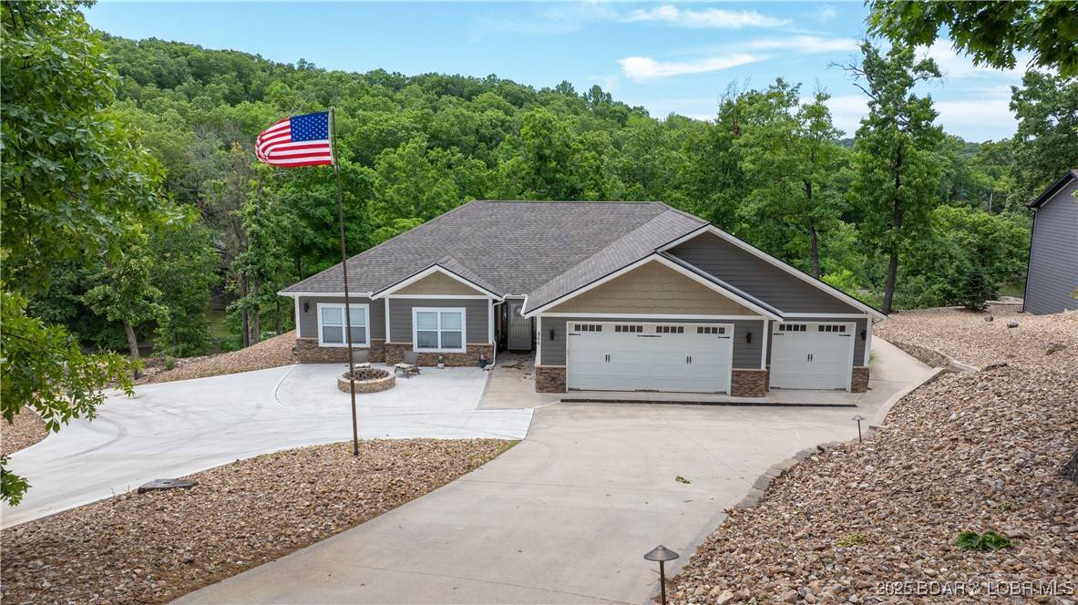 866 Fontana LN, Linn Creek, MO 65052