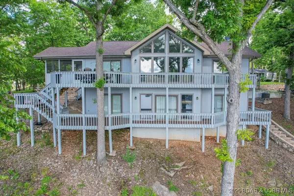 42 Rhine River RD,  Sunrise Beach,  MO 65079