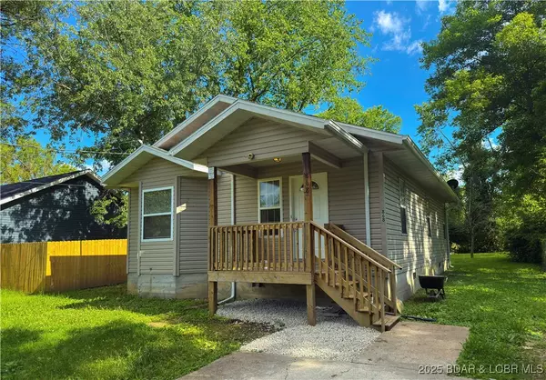 868 East ST, Lebanon, MO 65536