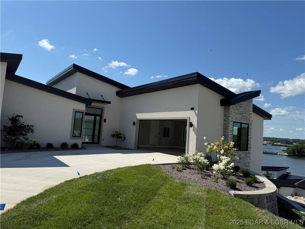 75 Ferrari WAY, Sunrise Beach, MO 65079
