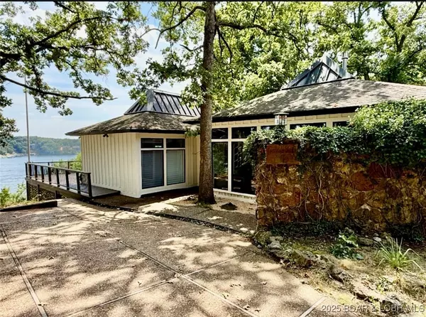 Lake Ozark, MO 65049,616 Black Hawk RD