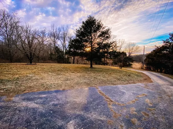 Aurora, MO 65605,12794 Farm Road 1157