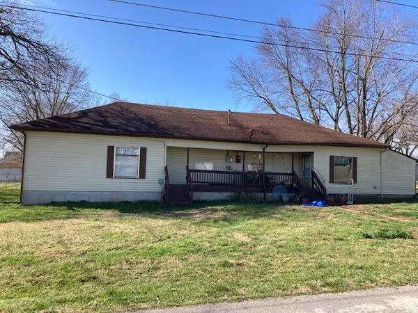 1018 W Locust Street,  Bolivar,  MO 65613