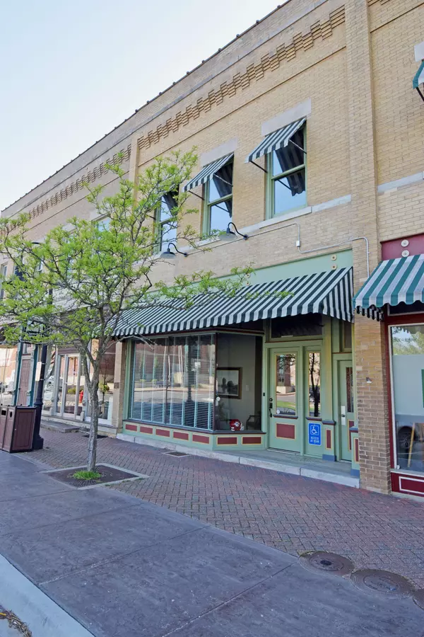 Ozark, MO 65721,105 N 2nd Street