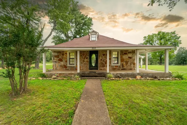 Hardy, AR 72542,252 Banks Road