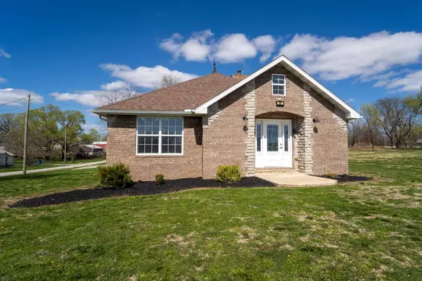 Ash Grove, MO 65604,606 W Cave Street