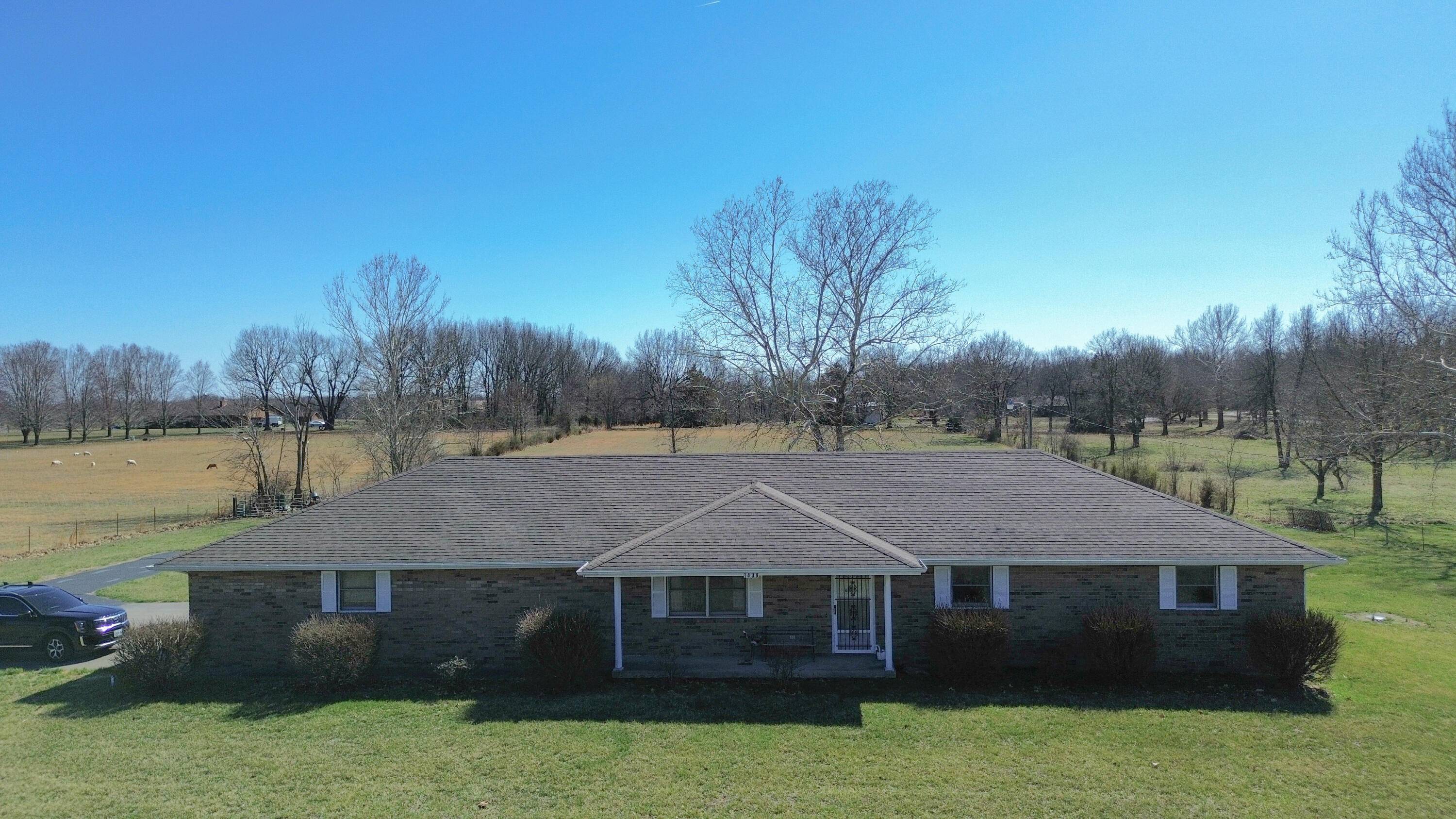 1498 Highway 32,  Bolivar,  MO 65613