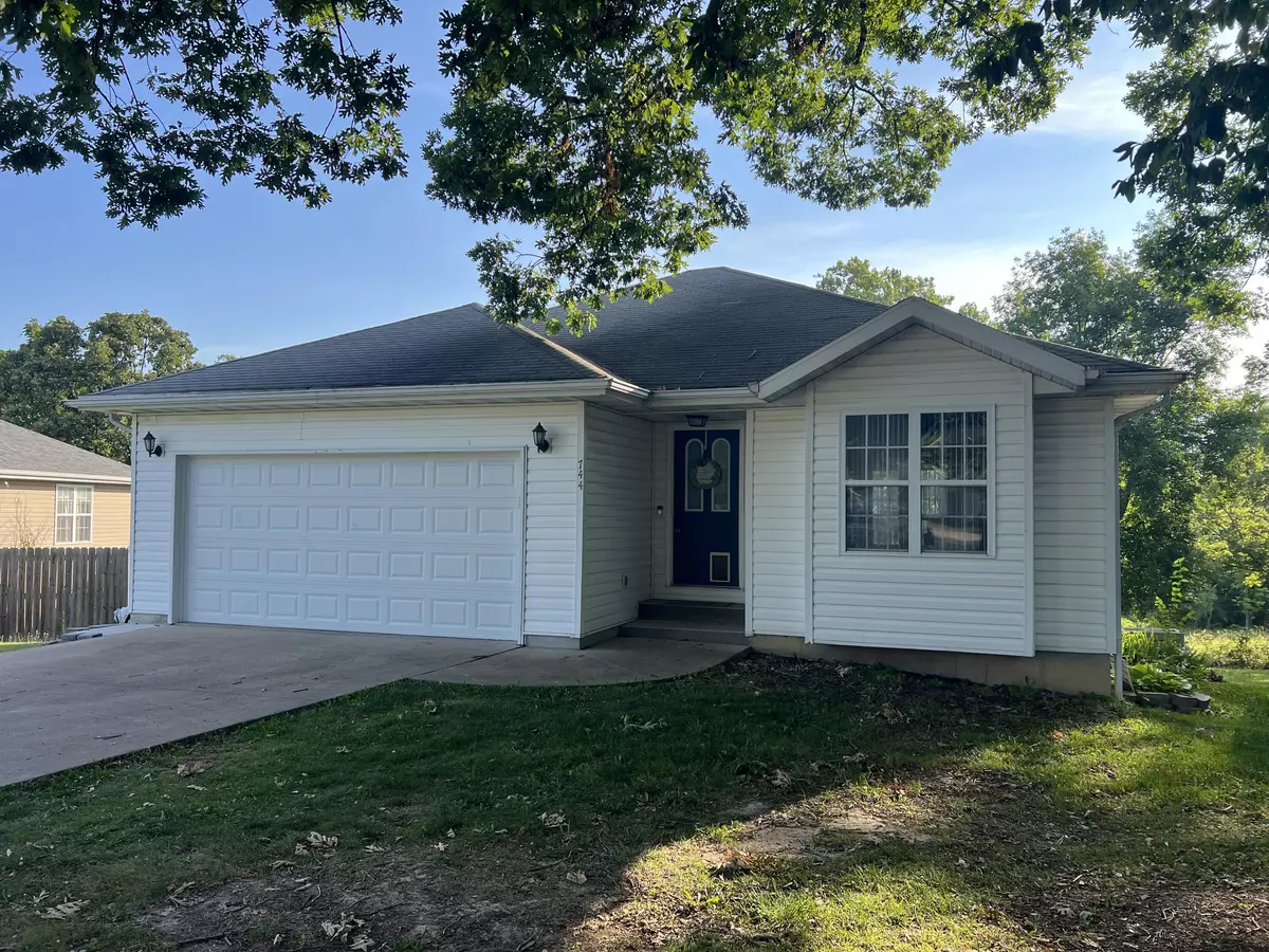 Marshfield, MO 65706,744 Poplar Court