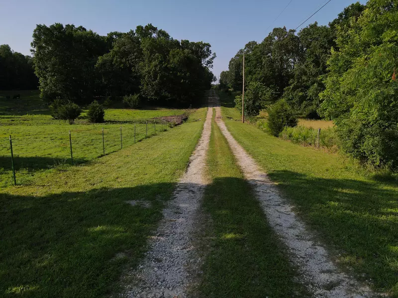242 State Rte Y, Arcola, MO 65603