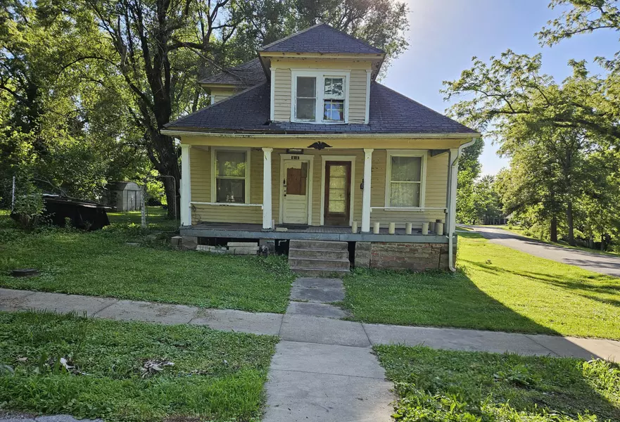 213 N Locust Street, Carrollton, MO 64633